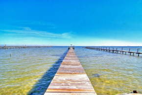 Historical Waterfront Cottage! Private 20 foot pier! Amazing water views